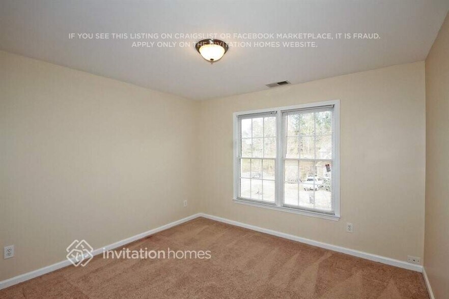 Building Photo - 348 Adelaide Xing