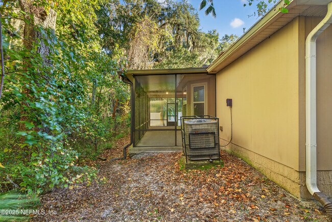 Building Photo - 15885 Bainebridge Dr