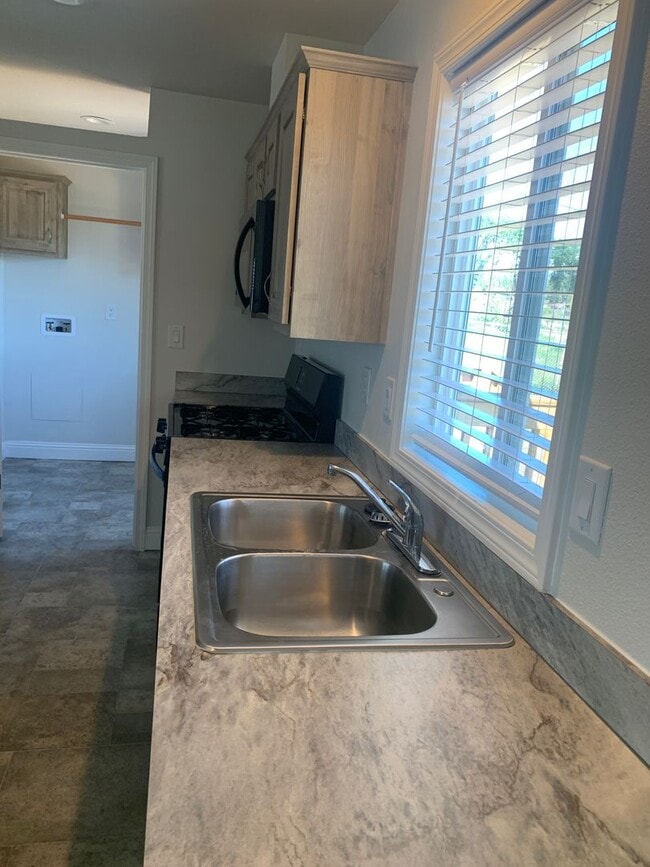 Building Photo - Paradise 3 bedrooms 2 bathrooms South Libb...