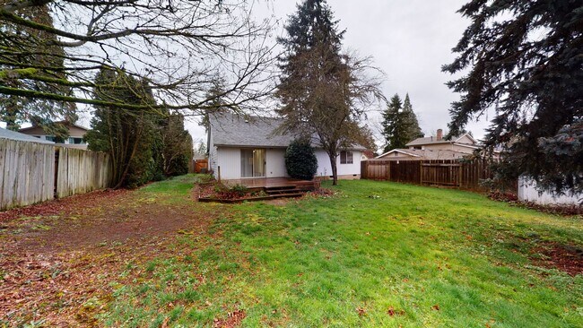 Building Photo - Single Level Ranch, Central Air, Large Yar...