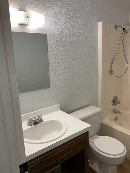 Building Photo - 1501 N 7th Ave