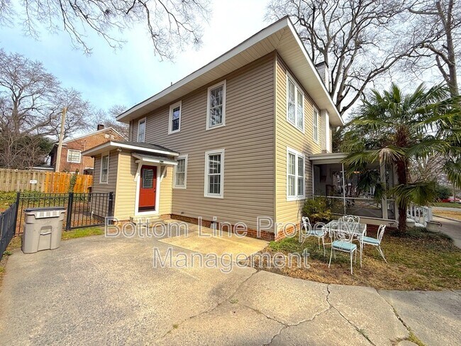 Building Photo - 613 S York St