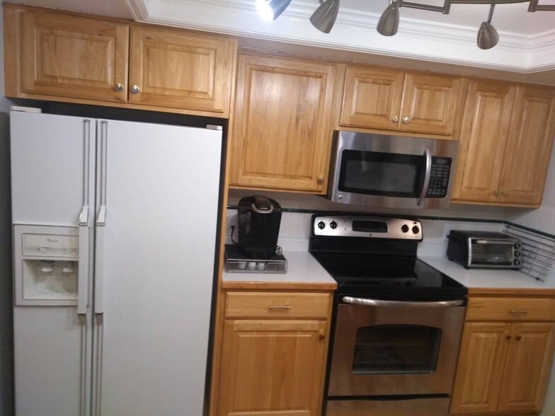 Building Photo - 23684 Pondview Plz