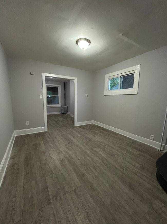 Building Photo - Large house Semi detached