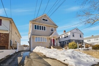 Building Photo - 1034 Madison Ave