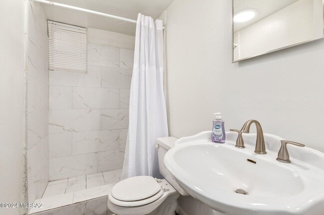 Building Photo - Charming Remodeled 3 Bedroom Brick Home