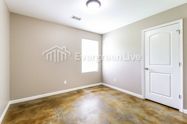 Building Photo - 1300 Ridge Rd