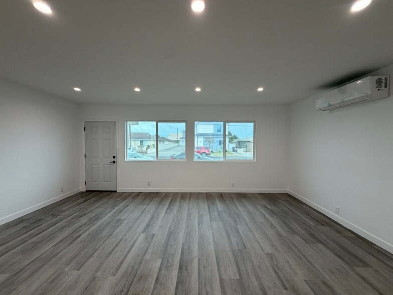 Building Photo - 14807 Eastwood Ave