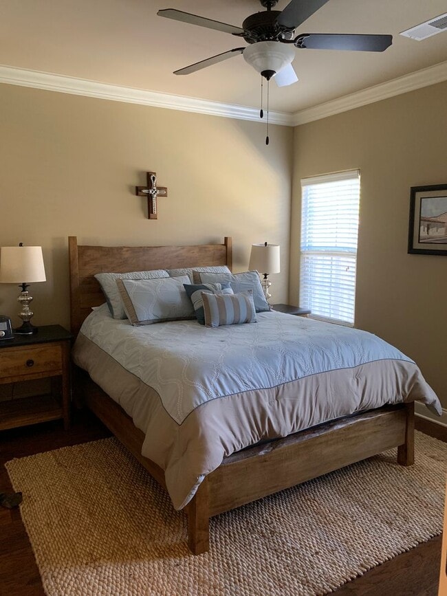 Building Photo - FULLY FURNISHED 3 bed 3.5 bath condo near pool in desirable Creekside neighborhood!