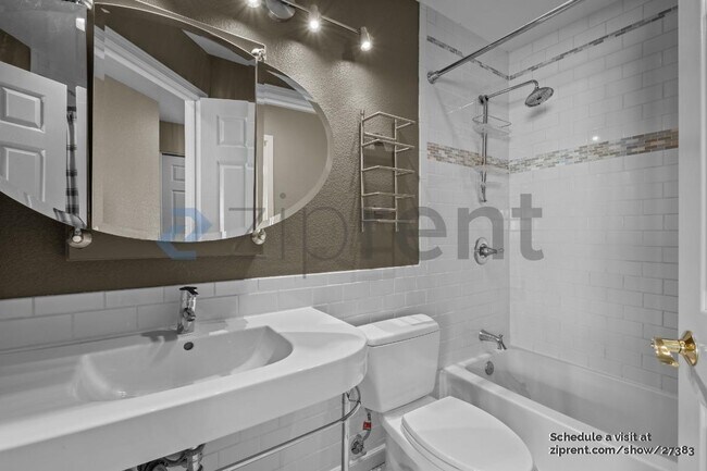 Building Photo - 2018 Swan St