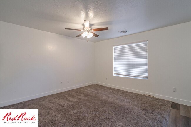 Building Photo - Move In Special - $500 Off First Months Re...