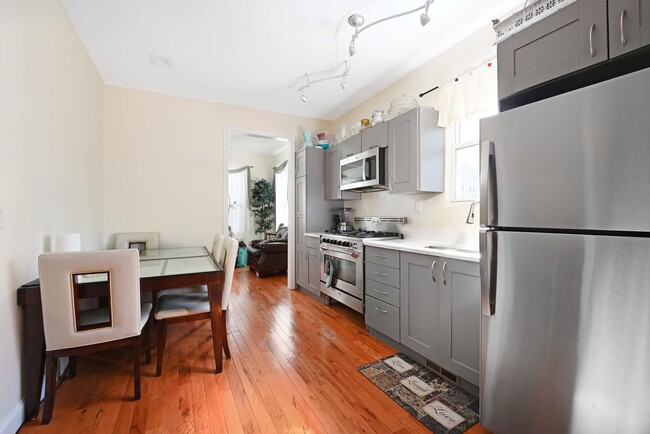 Building Photo - 273 Winfield Ave