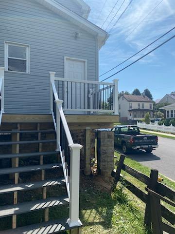 deck - 1718 2nd Ave
