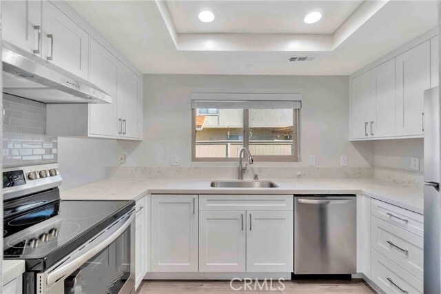 Building Photo - 2335 Dahlia Dr