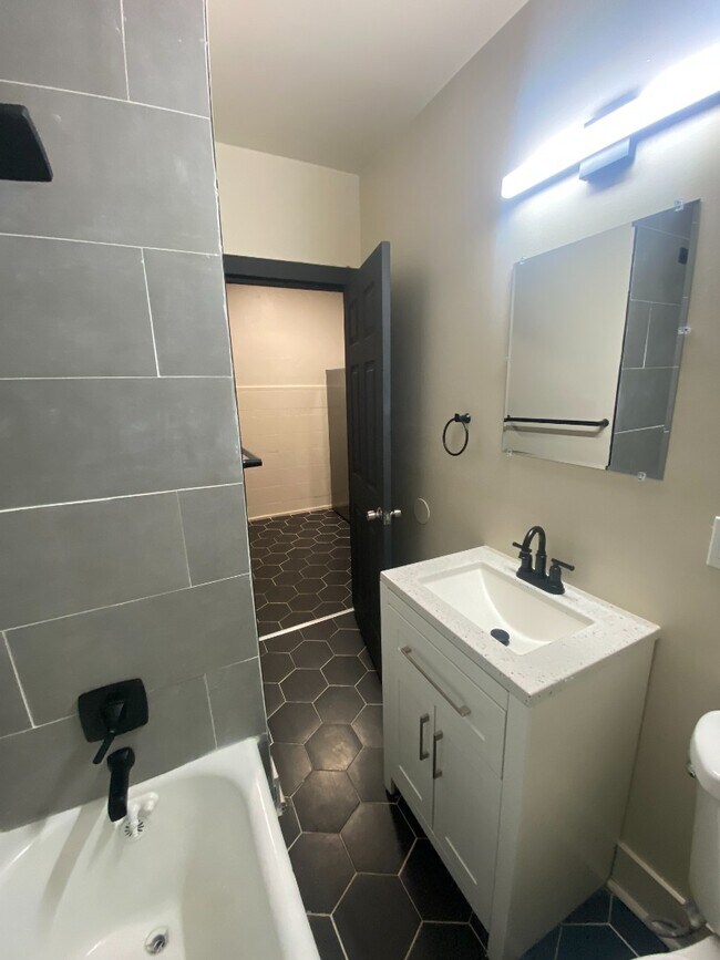 Building Photo - 2037 Maury Ave