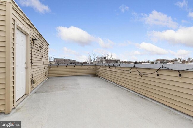 Building Photo - 2030 Sepviva St