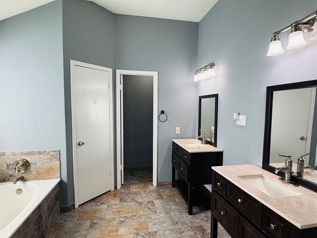 Building Photo - 2413 University Dr