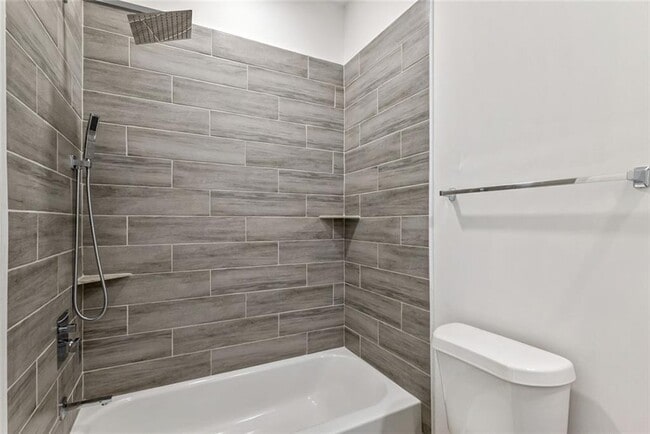 Building Photo - 1060 Grant Way SE