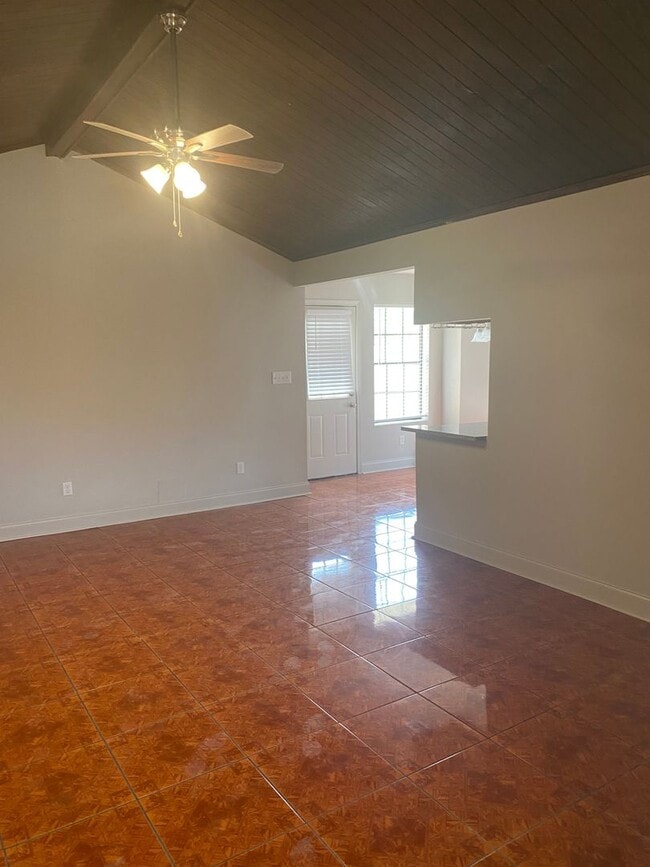 Building Photo - Fab New Orleans East Home