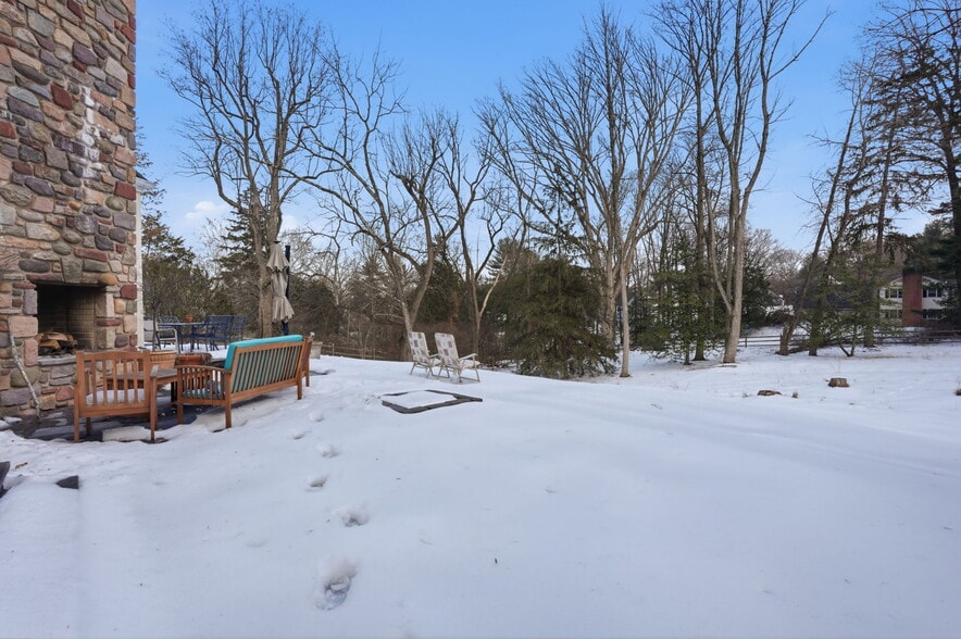 Building Photo - 244 Mathers Rd