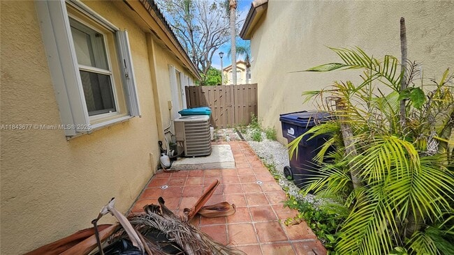 Building Photo - 5084 NW 112th Ct