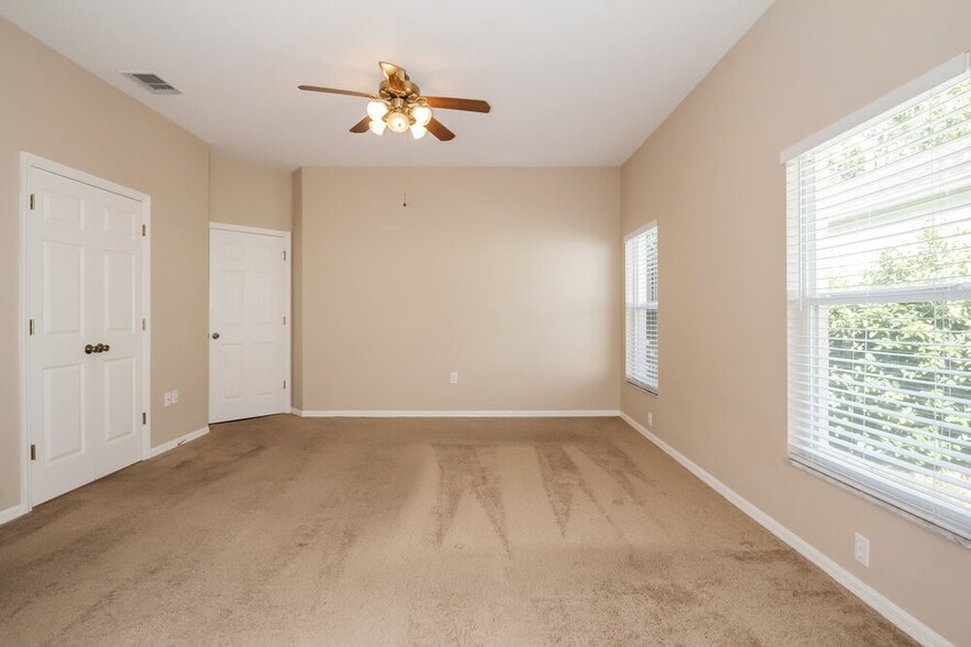 Building Photo - 12336 Hollybush Terrace