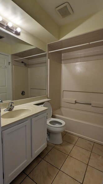 Bathroom 2 - 921 Waterford Dr