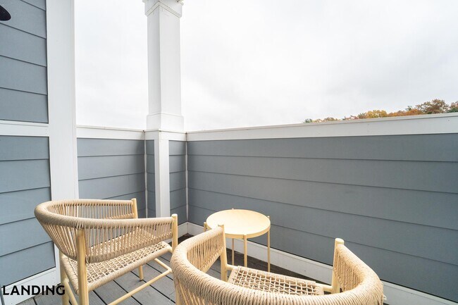 Building Photo - 100 Lexington St