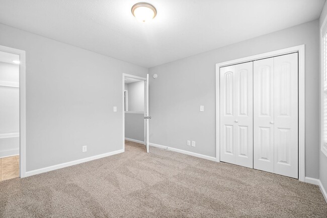 Building Photo - Pet Friendly Two Bedroom!