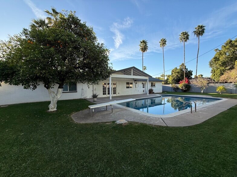 Building Photo - 8161 N 1st Dr