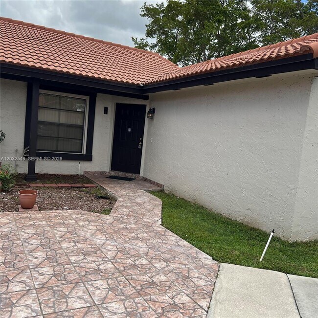 Building Photo - 15272 SW 46th Ln