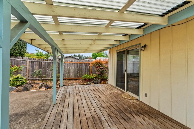 Building Photo - 4BD, 2.5BA Home located in the desirable C...