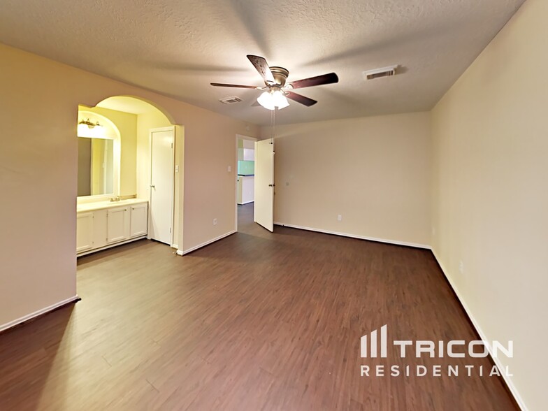Building Photo - 943 Somercotes Ln
