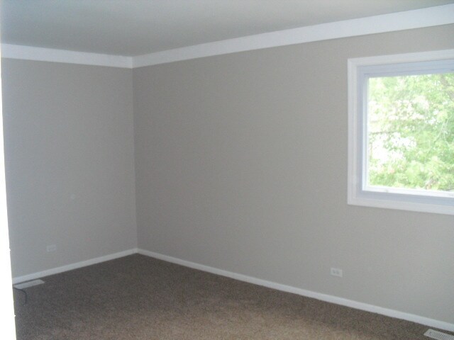 Building Photo - 253 Windsor Dr