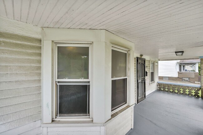 Building Photo - Newly renovated 4 bedroom HALF OFF MAY RENT