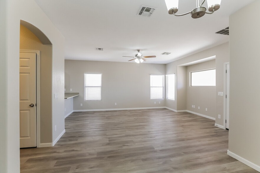 Building Photo - 8827 W Hess St