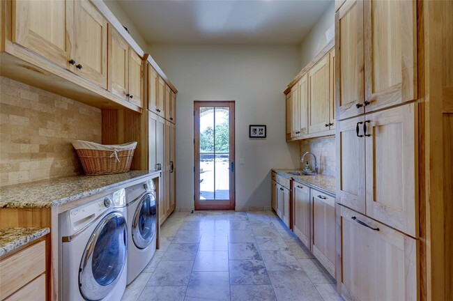 Building Photo - 418 Cattle Trail Dr