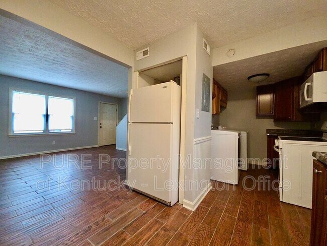 Building Photo - 305 Lake St