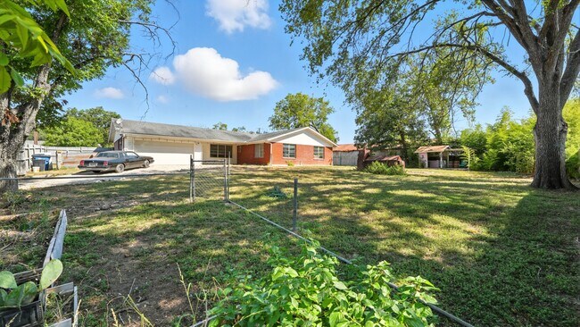 Building Photo - 476 Granada Dr