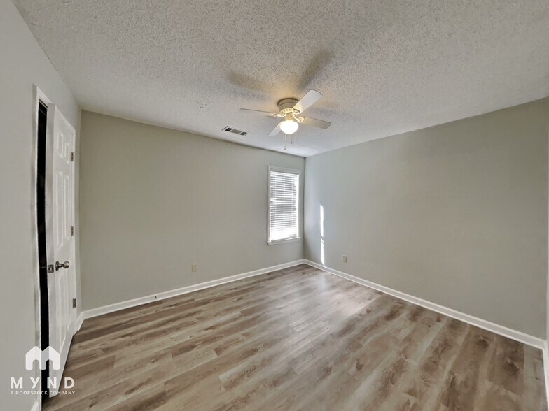 Building Photo - 9823 Saskatoon Ln