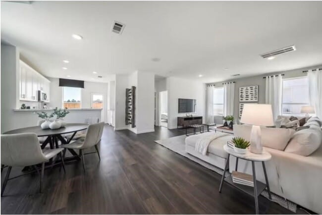 Building Photo - 24502 Red Hawthorn Trce