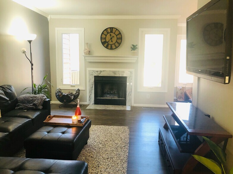Living Room - 1063 Nicklaus Ct