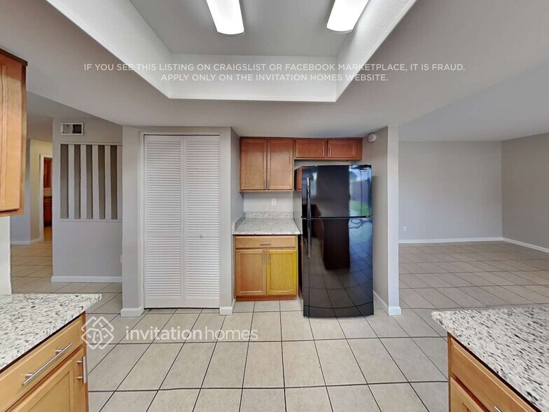 Building Photo - 4709 W Paradise Ln