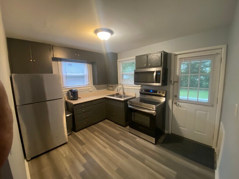 Kitchen - 412 N 9th St