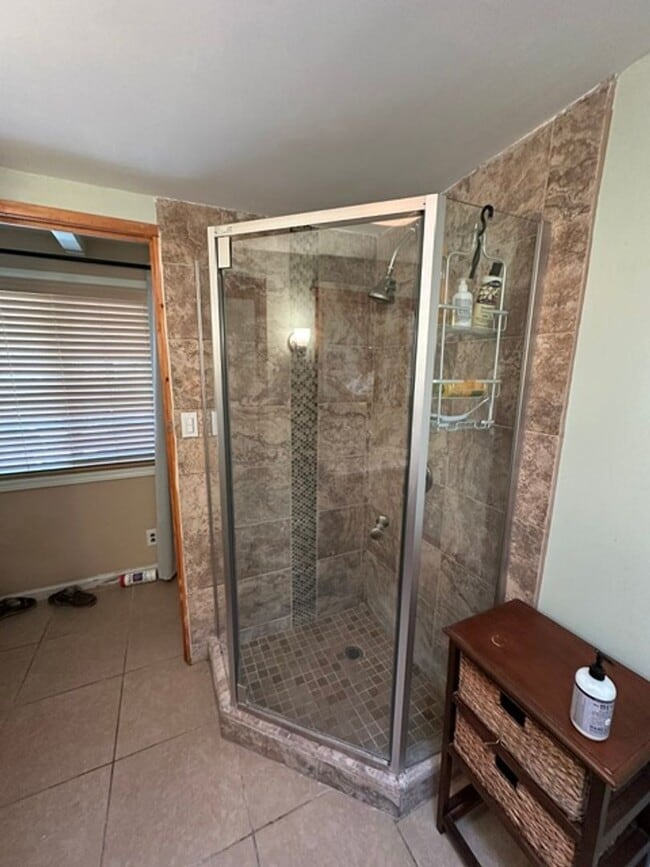 Building Photo - Large Furnished in-law- Fire Mountain