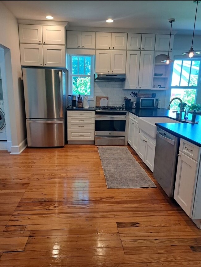 Building Photo - W&L Parents - Fully Furnished and Renovated Home