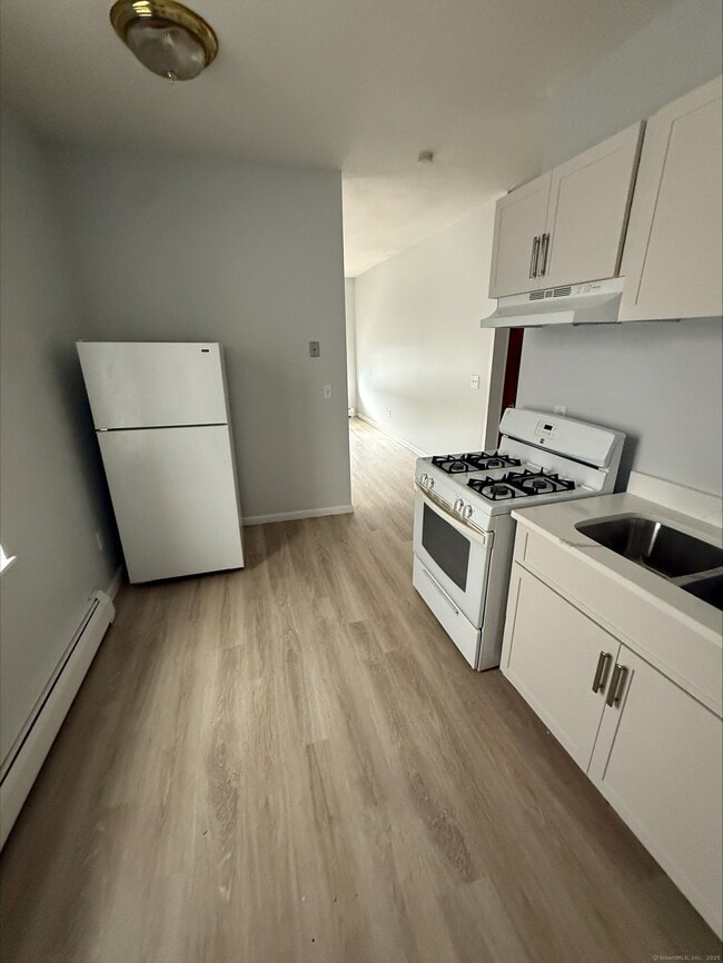 Building Photo - 441 Howe Ave