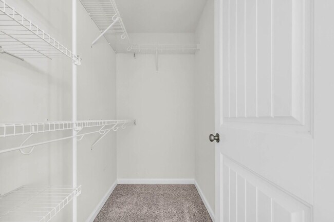 Building Photo - !!FIRST HALF-MONTH OF RENT FREE!! Beautiful 3-bed, 2.5-bath home with a bright, open floor plan.