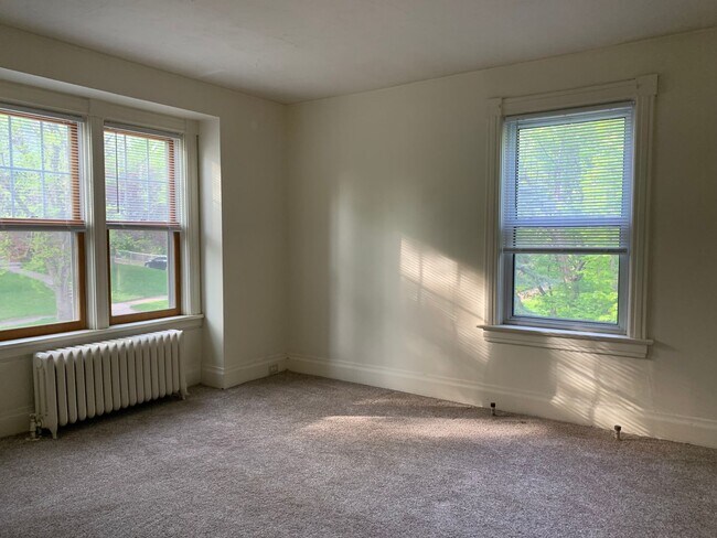 Building Photo - 2128-2130 E 2nd St