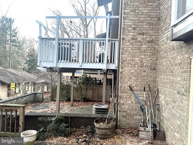 Building Photo - 9250 Three Oaks Dr